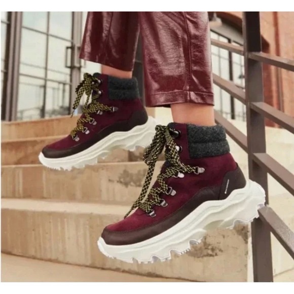 SORELWomen's Kinetic Breakthru Conquest Boot size 7.5